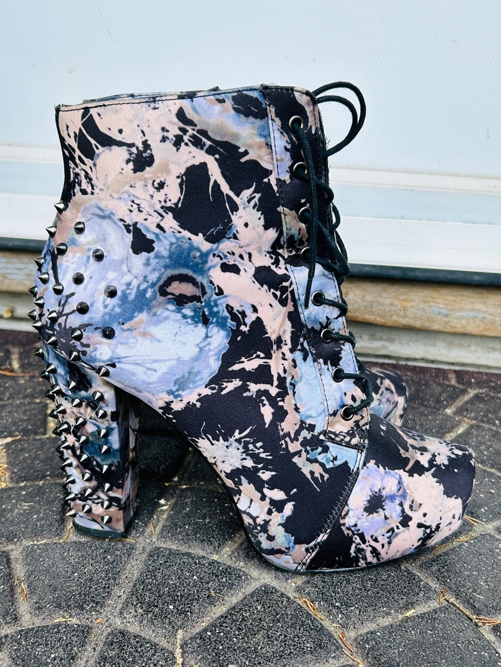 Vintage Studded Abstract Pattern Lace-Up Ankle Boots in Black, Blue and Tan